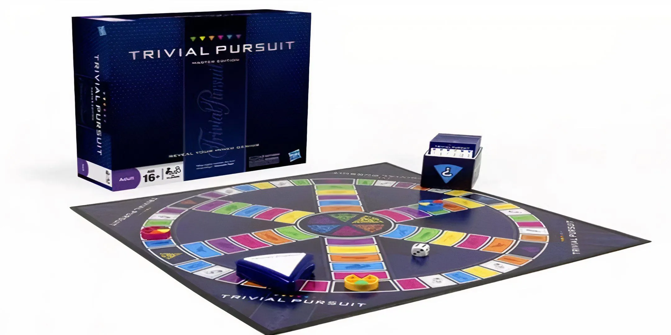 Bộ trò chơi Trivial Pursuit được bày ra, với các miếng bánh pie và thẻ câu hỏi đặc trưng.