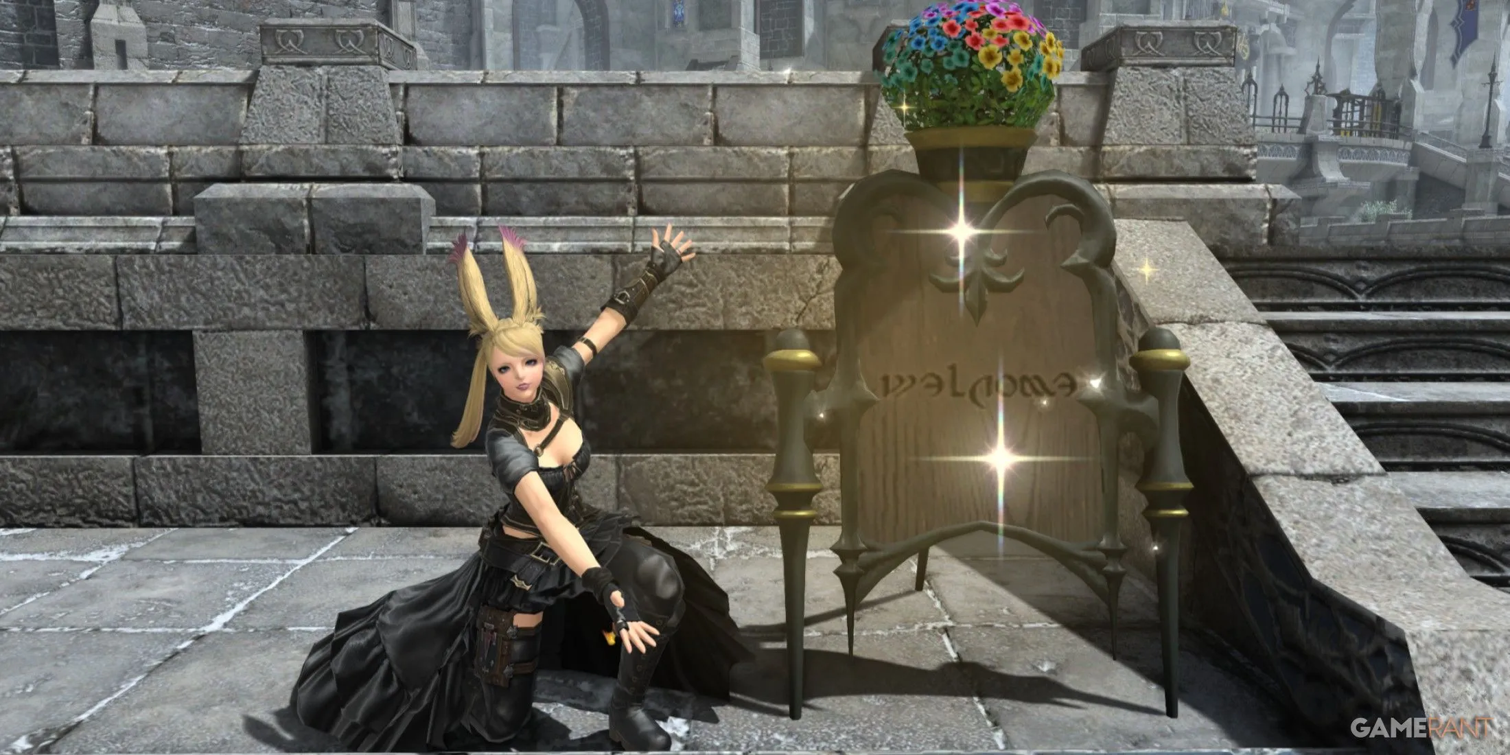 Hình ảnh một Viera đang xem bảng thông báo nhà ở, tượng trưng cho cơ hội mua nhà mới trong Final Fantasy 14 trước Patch 7.3.