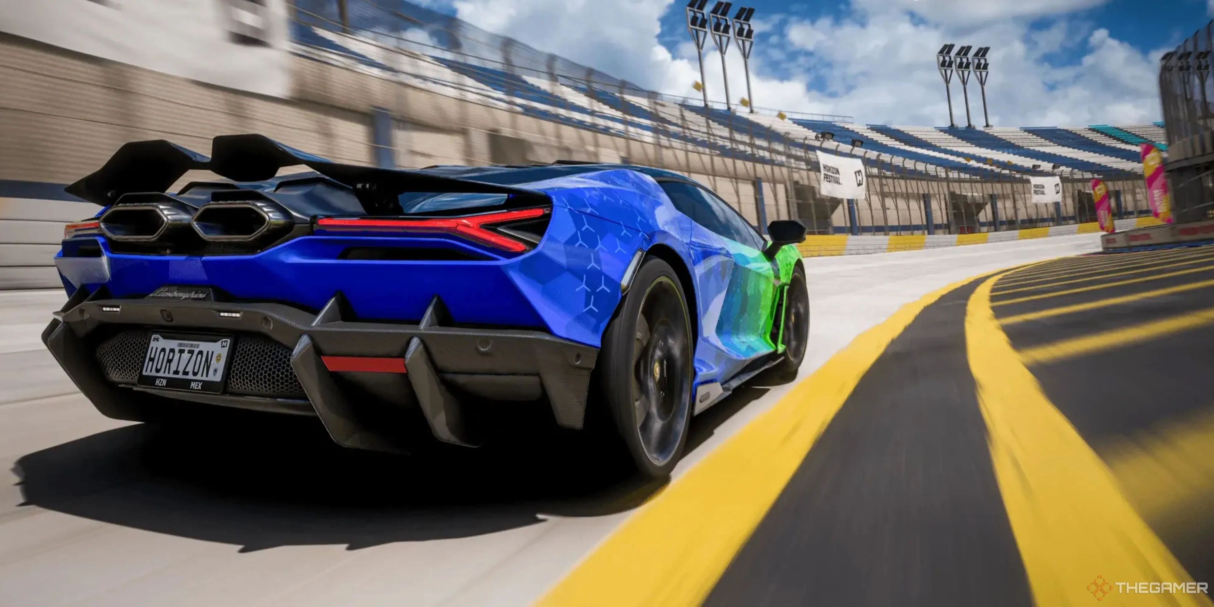 Lamborghini Revuelto trong Forza Horizon 5 với decal Xbox và PlayStation