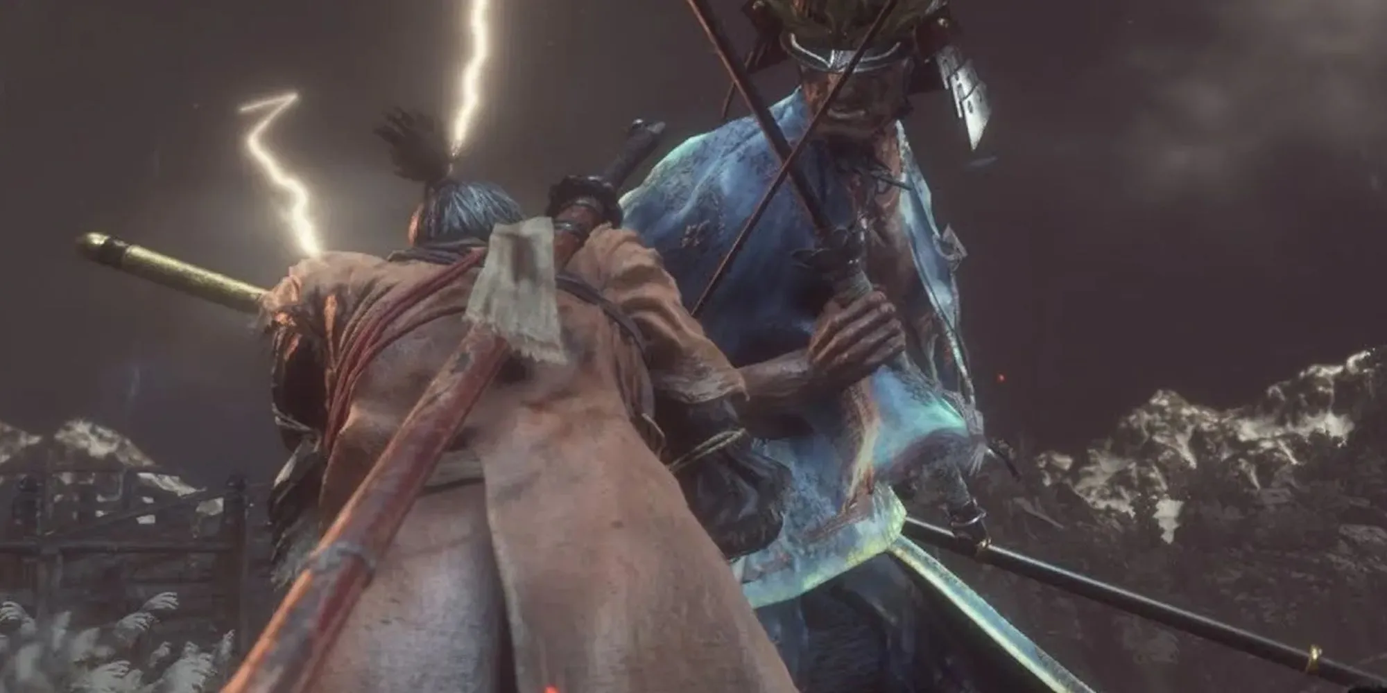 Người sói Sekiro đối đầu với Kiếm Thánh Isshin trong trận đấu cuối cùng, tượng trưng cho thử thách khó nhằn trong game.