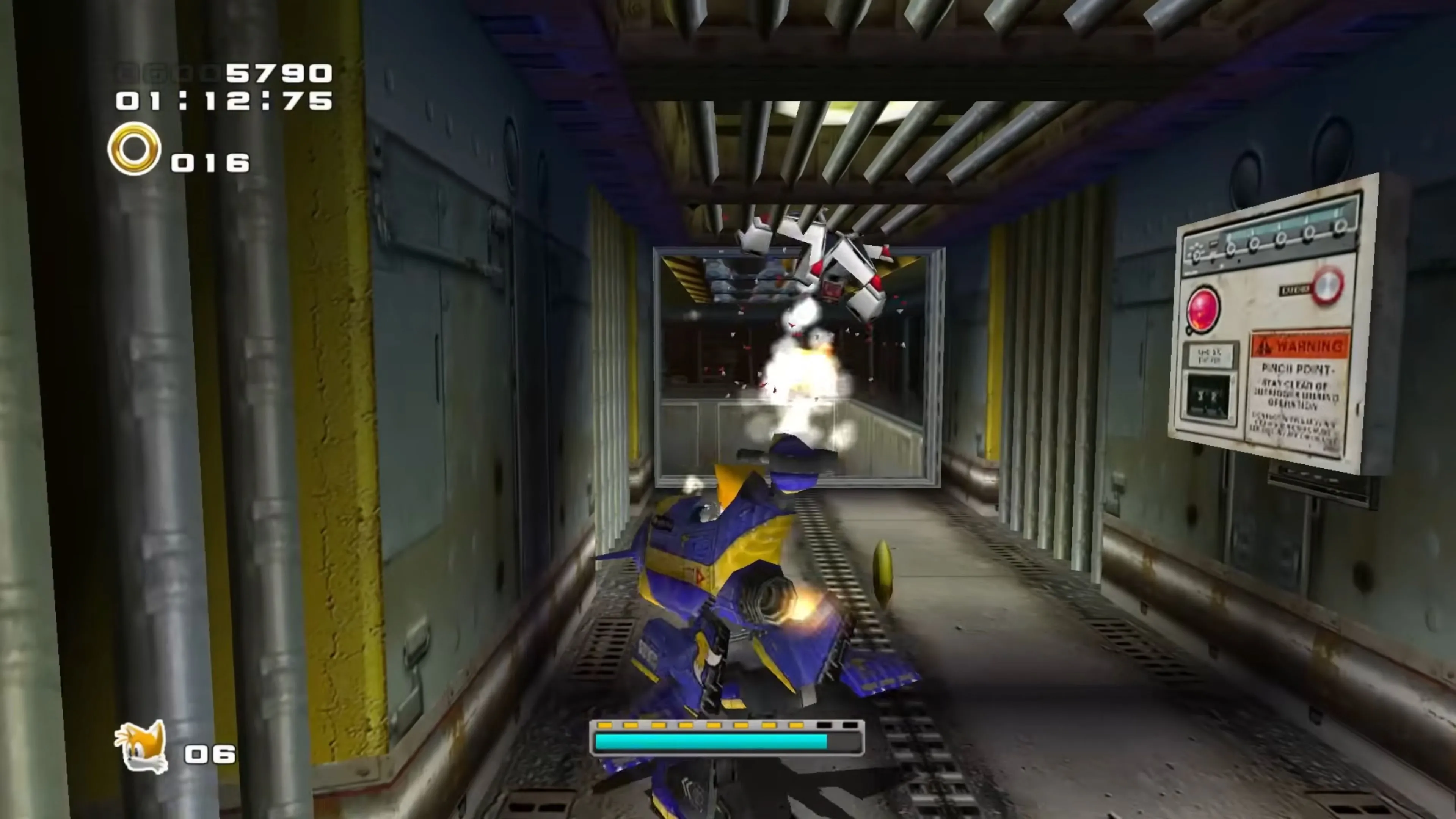 Sonic lao đi trong màn chơi City Escape kinh điển của Sonic Adventure 2